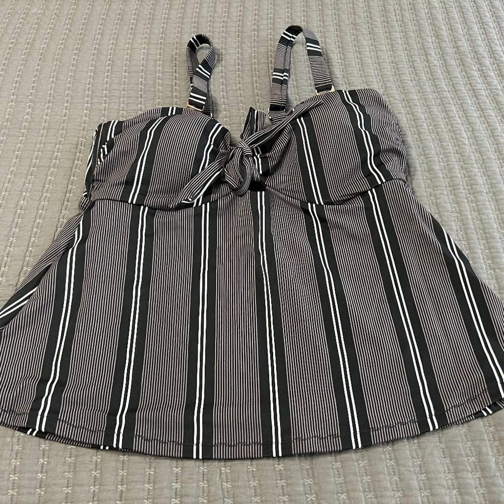 NWOT Size 14 Tankini Swim Top